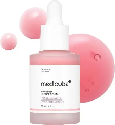 سيروم ميدي كيوب الوردي بالببتيد لبشرة زجاجية متألقة (Medicube PDRN PINK PEPTIDE SERUM) - YASSO STORE